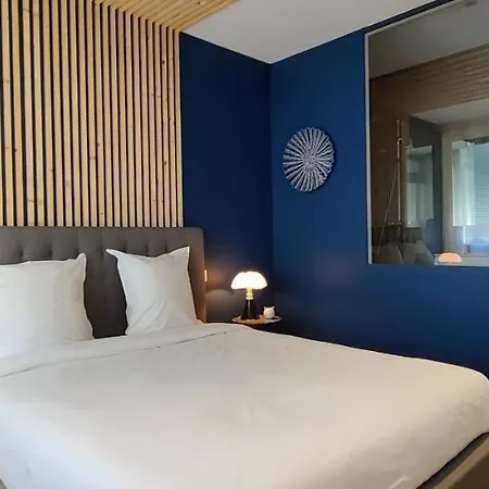 160 M With Pool Garden Terrace And Wifi